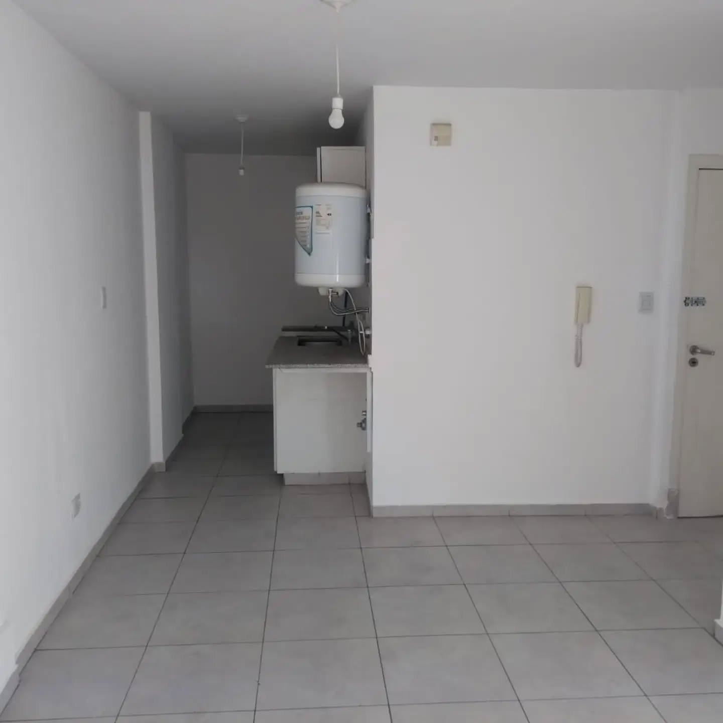 Vista de la cocina y el ambiente de Paraná 353