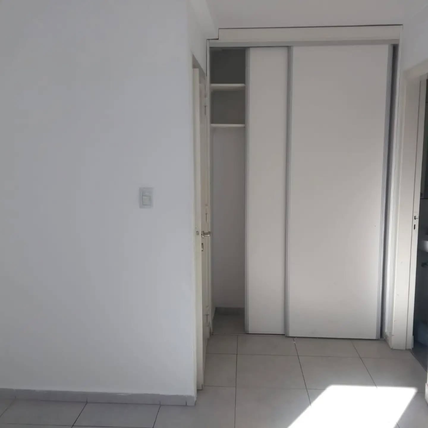 Placard del dormitorio de Paraná 353