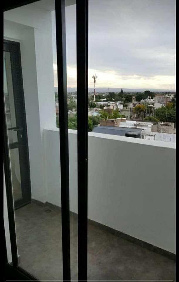 Vista abierta desde el balcón al contrafrente de Cervantes 762, 6.º B.